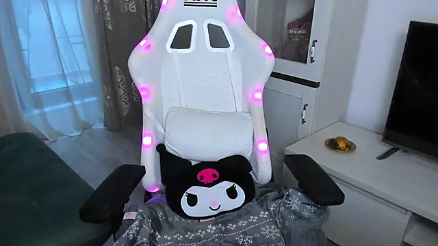 EveEvian online show from February 13, 2025, 4:07 pm