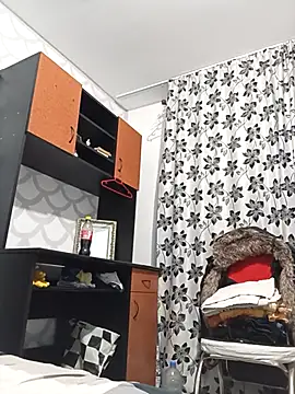 Snapshot of florin421 chatting on February 21, 2026, 10:27 am florin421 online show from February 21, 2026, 10:27 am