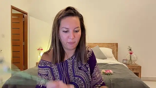 Nelly Fischer online show from September 26, 2025, 1:15 pm