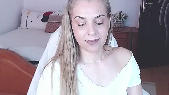 evamaria2024 online show from May 6, 2026, 7:02 am