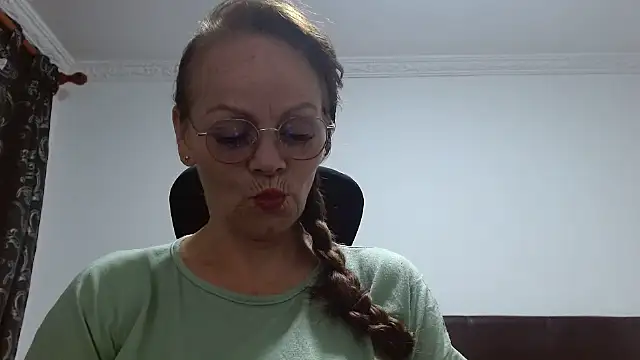 asleycavta online show from November 21, 2025, 8:18 pm