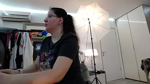 ILoveToFeelU online show from March 5, 2025, 10:54 pm