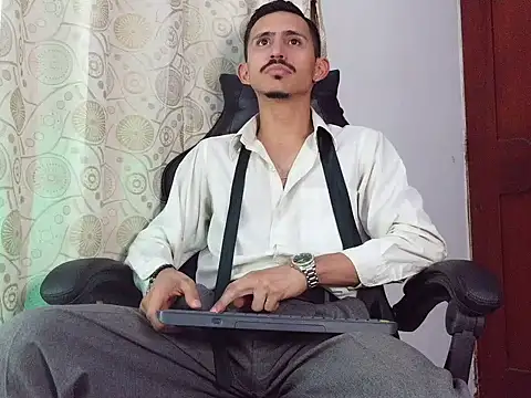 Snapshot of HomeAloneK chatting on May 26, 2026, 7:54 pm HomeAloneK online show from May 26, 2026, 7:54 pm