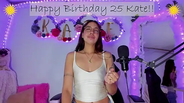 Snapshot of KATERAW chatting on April 5, 2026, 3:58 am KATERAW online show from April 5, 2026, 3:58 am