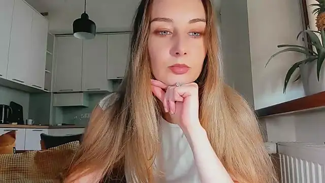 Maiami000 online show from April 30, 2026, 1:50 pm