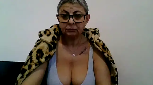 roseblak42 online show from February 4, 2025, 2:43 pm