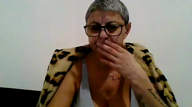 roseblak42 online show from February 14, 2025, 5:36 pm