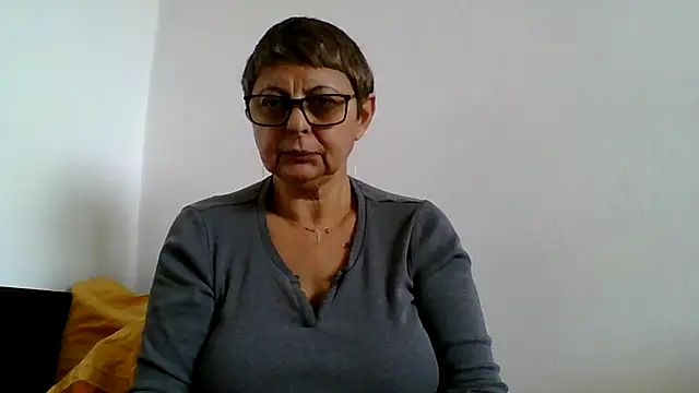 roseblak42 online show from October 26, 2025, 10:32 am