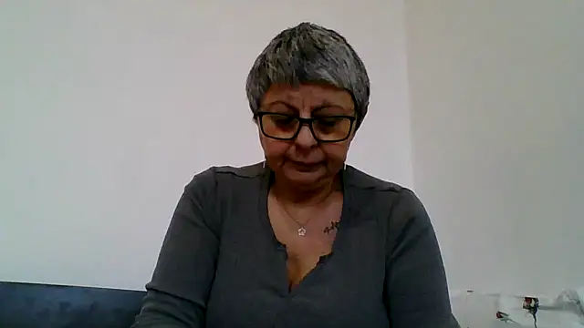 roseblak42 online show from February 6, 2026, 9:34 am