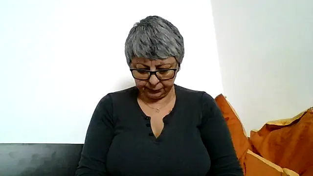 roseblak42 online show from February 18, 2026, 10:11 am