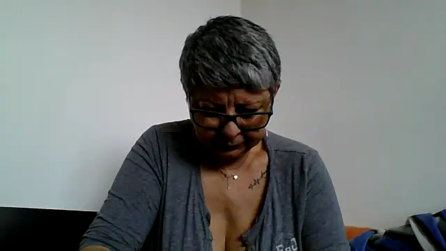 roseblak42 online show from March 8, 2026, 8:29 am