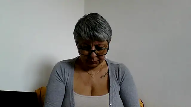 roseblak42 online show from March 24, 2026, 9:47 am