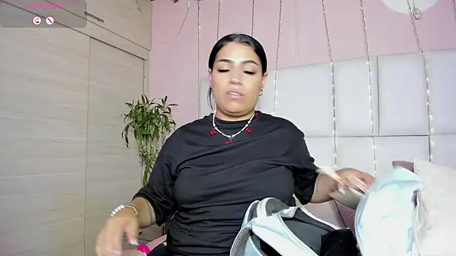 kiana cream online show from March 21, 2025, 7:35 pm