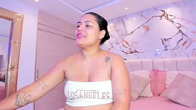 kiana cream online show from December 1, 2025, 2:55 pm