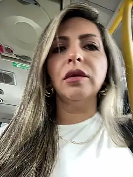 Snapshot of _Abril-Office1 chatting on December 2, 2024, 4:09 pm Abril-Office1 online show from December 2, 2024, 4:09 pm
