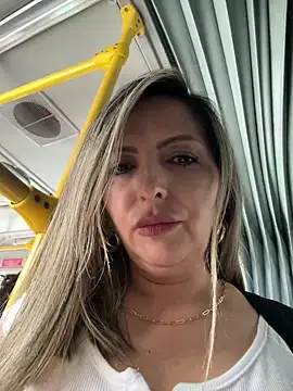 Snapshot of _Abril-Office1 chatting on December 19, 2024, 3:30 pm Abril-Office1 online show from December 19, 2024, 3:30 pm