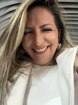 Snapshot of _Abril-Office1 chatting on December 27, 2024, 3:26 pm Abril-Office1 online show from December 27, 2024, 3:26 pm