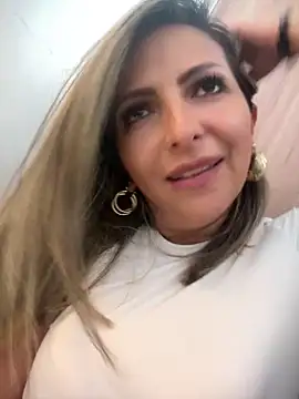 Snapshot of _Abril-Office1 chatting on December 27, 2024, 6:31 pm Abril-Office1 online show from December 27, 2024, 6:31 pm