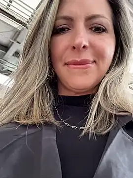 Snapshot of _Abril-Office1 chatting on January 8, 2025, 3:28 pm Abril-Office1 online show from January 8, 2025, 3:28 pm