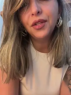 Snapshot of _Abril-Office1 chatting on January 13, 2025, 10:03 pm Abril-Office1 online show from January 13, 2025, 10:03 pm