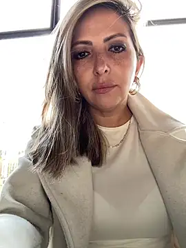 Snapshot of _Abril-Office1 chatting on January 31, 2025, 1:02 pm Abril-Office1 online show from January 31, 2025, 1:02 pm