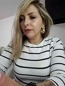 Snapshot of _Abril-Office1 chatting on February 4, 2025, 7:22 pm Abril-Office1 online show from February 4, 2025, 7:22 pm