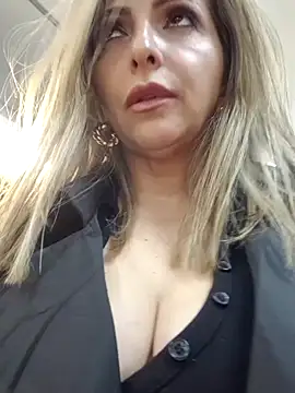 Snapshot of _Abril-Office1 chatting on February 6, 2025, 7:51 pm Abril-Office1 online show from February 6, 2025, 7:51 pm