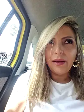 Snapshot of _Abril-Office1 chatting on February 10, 2025, 3:10 pm Abril-Office1 online show from February 10, 2025, 3:10 pm