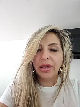 Snapshot of _Abril-Office1 chatting on February 28, 2025, 4:20 pm Abril-Office1 online show from February 28, 2025, 4:20 pm