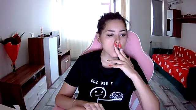 LovelyJulliette online show from September 25, 2025, 12:31 pm