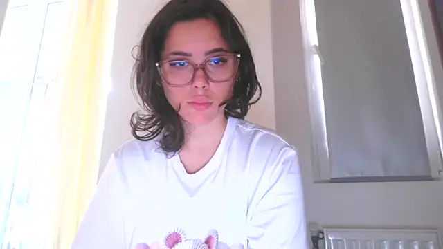 LovelyJulliette online show from October 27, 2025, 12:42 pm