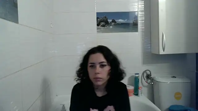 LovelyJulliette online show from November 4, 2025, 1:54 pm