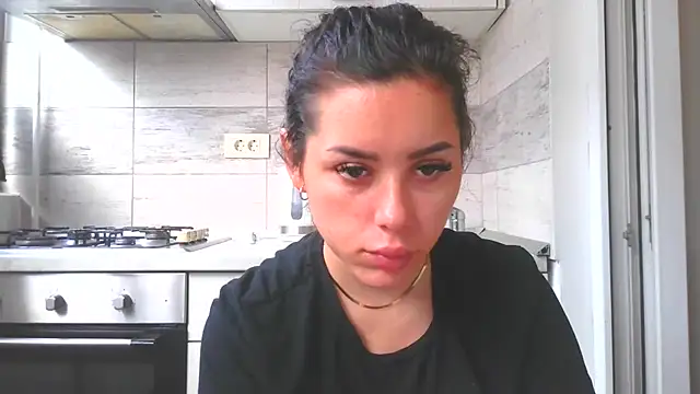 LovelyJulliette online show from November 12, 2025, 1:44 pm