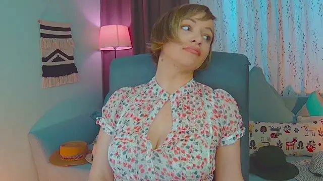 NandiSmile online show from February 28, 2025, 9:04 am