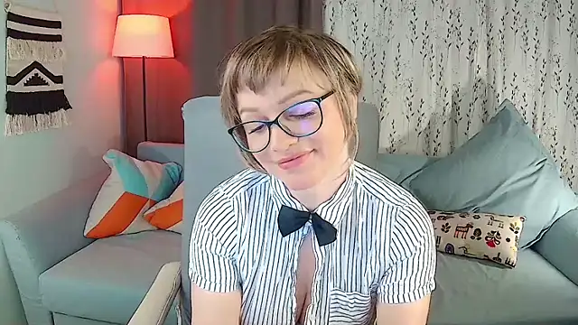 NandiSmile online show from February 17, 2026, 5:26 am