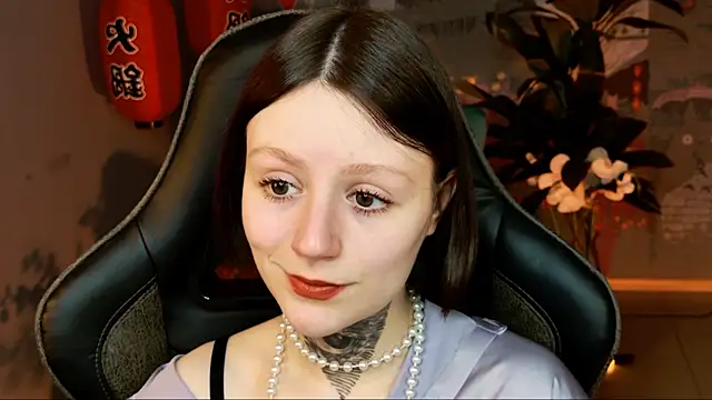 VeliraBraitberg online show from March 19, 2025, 8:12 am