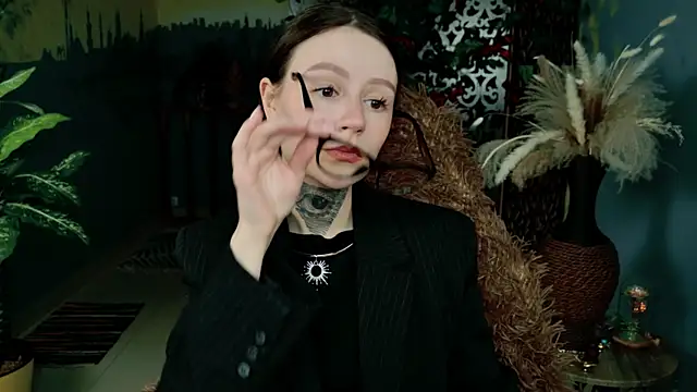 VeliraBraitberg online show from March 4, 2026, 1:17 pm