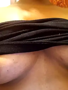 Blueecherry online show from December 19, 2024, 8:23 pm