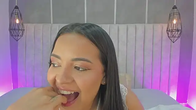 lea gray online show from October 7, 2025, 7:33 pm