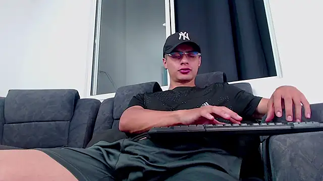 Stiven CL online show from October 2, 2025, 3:30 pm