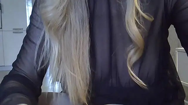 ZarinaSwift online show from April 11, 2026, 6:51 am