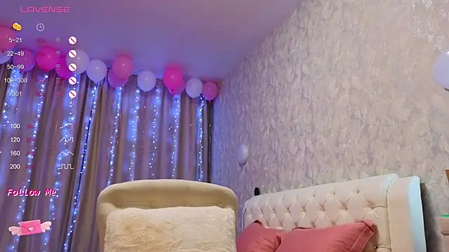 LaraSkinny online show from December 15, 2024, 3:45 am