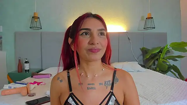 LiaVelez online show from February 15, 2025, 12:54 pm