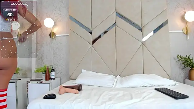 LiaVelez online show from October 15, 2025, 1:55 pm