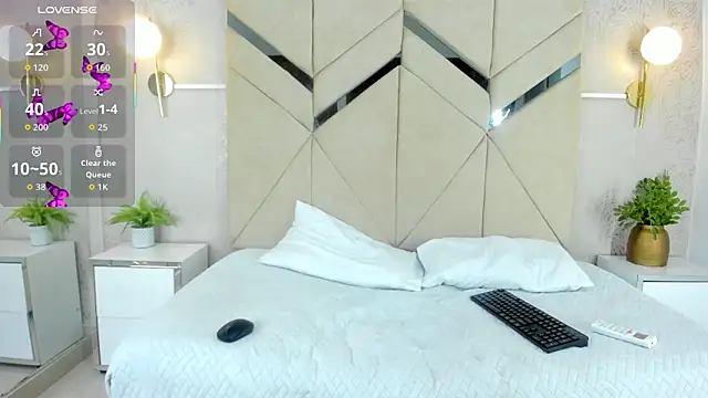 LiaVelez online show from May 14, 2026, 1:51 pm