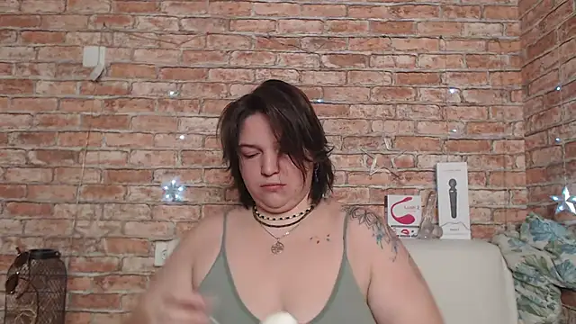 Amelia Kiss  online show from September 22, 2025, 12:34 am