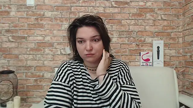 Amelia Kiss  online show from October 23, 2025, 12:32 am