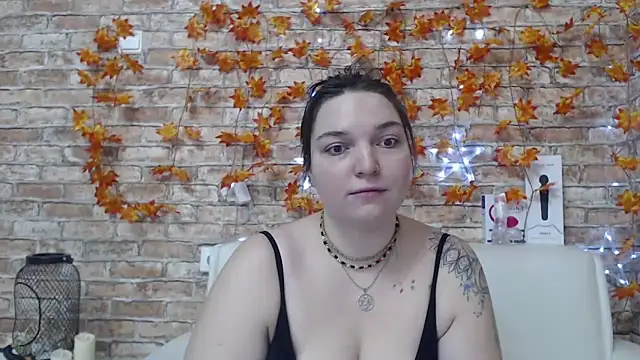 Amelia Kiss  online show from November 11, 2025, 12:43 am