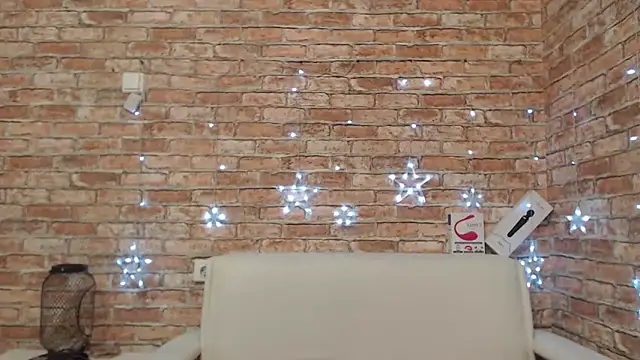 Amelia Kiss  online show from December 23, 2025, 12:30 am