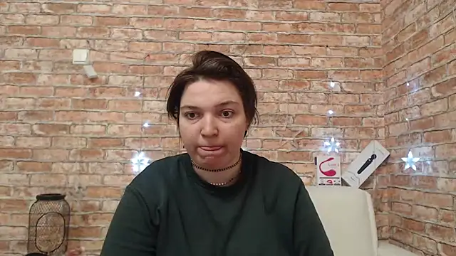 Amelia Kiss  online show from February 20, 2026, 1:02 am